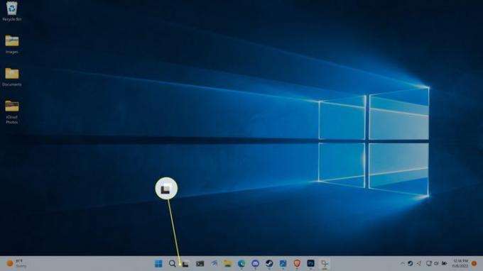Ikona widoku zadania (czarny kwadrat z przezroczystym kwadratem) podświetlona na pasku zadań systemu Windows 11.