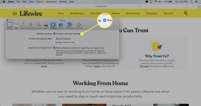 Ustawienia prywatności Safari z zaznaczonym polem wyboru Zapobiegaj śledzeniu między witrynami