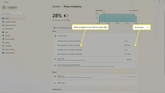 Når den er koblet til, slå av skjermen etter og 10 minutter uthevet i strøminnstillingene for Windows 11