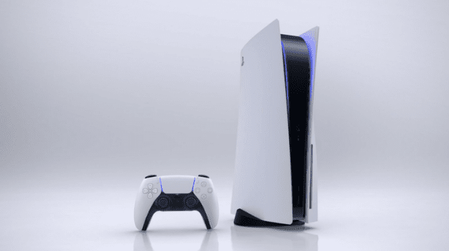 PlayStation 5 з контролером DualSense поруч.