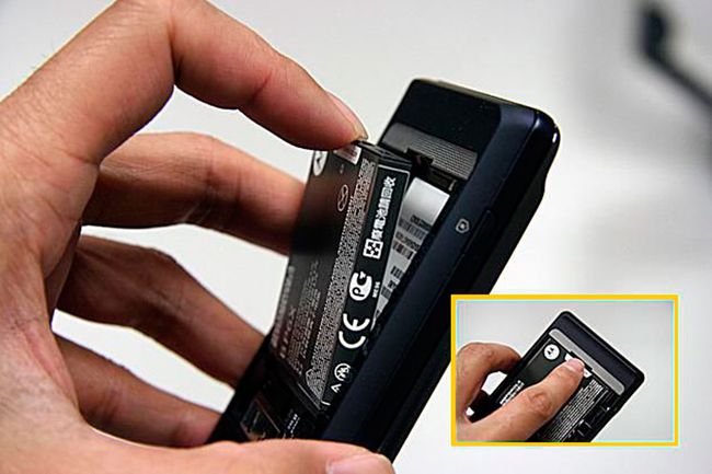 De batterij uit een Motorola Droid verwijderen