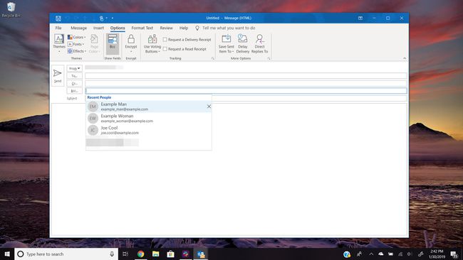 Pimekoopia väli on Windows 10 töölaual Outlookis lubatud