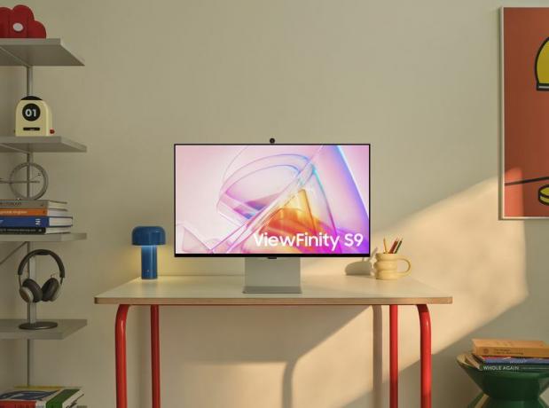 Monitor Samsung en un escritorio en un bonito estudio de diseño