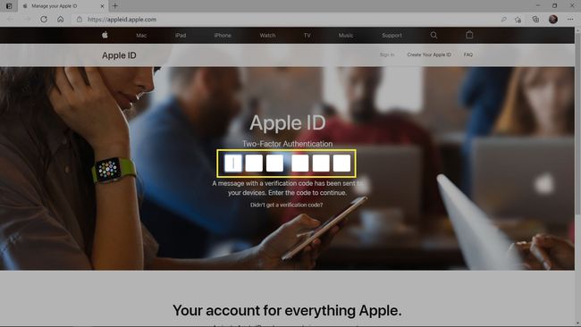 Eingabe der Zwei-Faktor-Authentifizierung auf der Apple ID-Website.