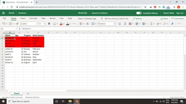 Die vier Datensätze mit rotem Hintergrund gruppiert am oberen Rand des Datenbereichs in Excel