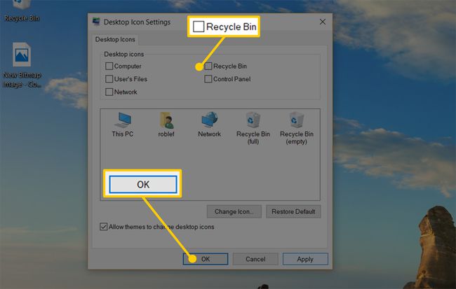 Windows 10'da Geri Dönüşüm Kutusu onay kutusunu ve Tamam düğmesini gösteren Masaüstü Simge Ayarları penceresinin ekran görüntüsü