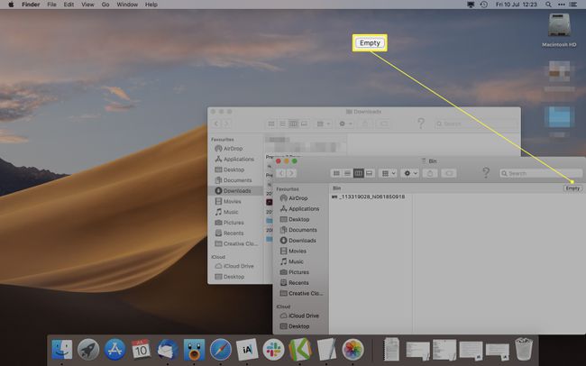 खाली ट्रैश बिन वाला MacOS डेस्कटॉप हाइलाइट किया गया
