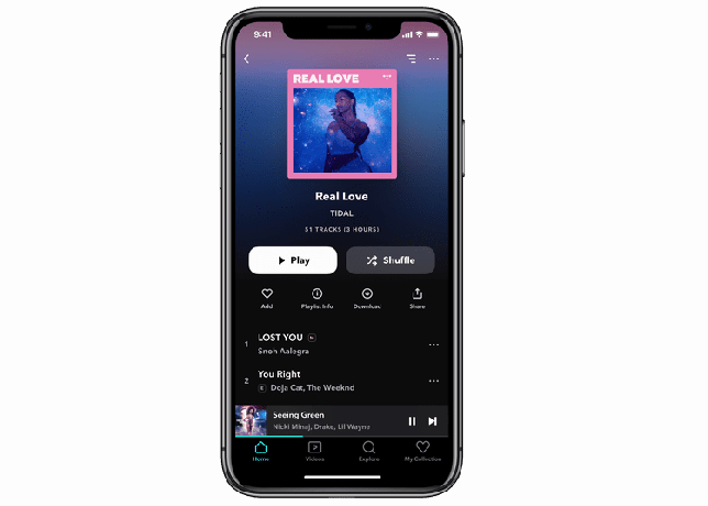 Tidalのプレイリストを表示しているスマートフォン。