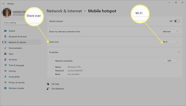 Configuración del punto de acceso móvil de Windows 11 con Share Over y Wi-Fi resaltados