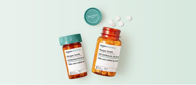Receptinių tablečių buteliukai iš Amazon Pharmacy.