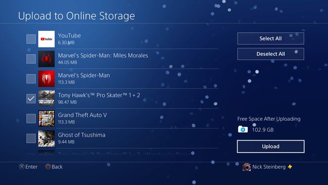 Selecionando arquivos salvos do PS4 para carregar no Cloud Storage.