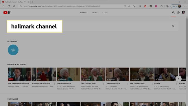 Căutați canalul Hallmark evidențiat pe YouTube TV.