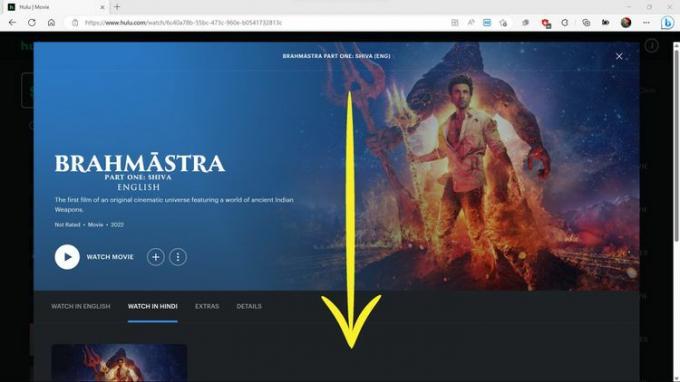 下向きの矢印は、Hulu のサイトアプリで他の言語のタイトル カードを見つけるには下にスクロールする必要があることを示しています。