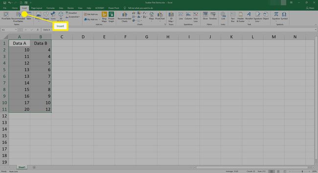 Excel'de Ekle sekmesini seçme.