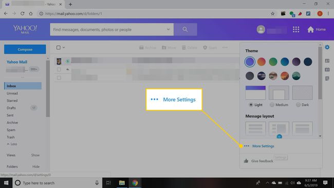 Menu de engrenagem do Yahoo Mail com o botão Mais configurações destacado