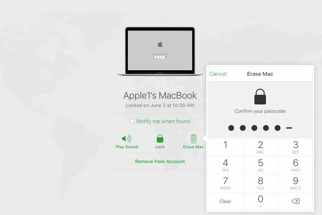 Snímek obrazovky Apple MacBooku, který je vzdáleně vymazán pomocí iCloud.