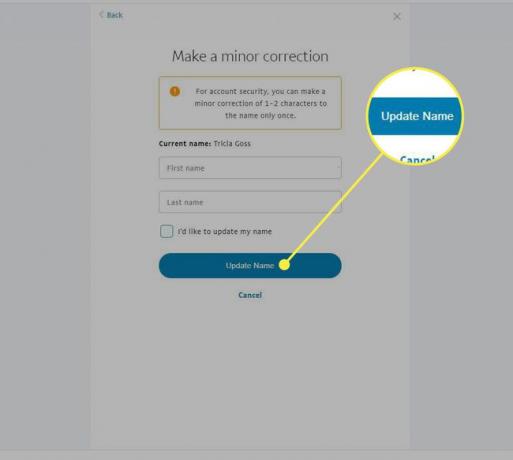 Snímek obrazovky se změnou jména na webu PayPal se zvýrazněným tlačítkem Aktualizovat název