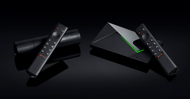 อุปกรณ์สตรีมมิ่ง Nvidia Shield ติดกัน