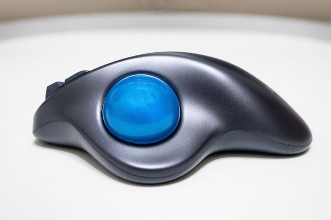 Mouse Trackball Nirkabel Logitech M570