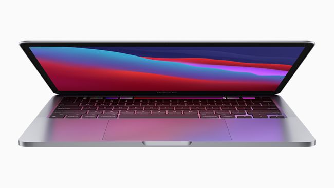 M1 MacBook Pro леко отворен