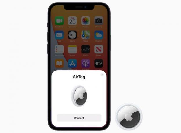 AirTagとiPhone。iPhoneの画面にAirTag接続が表示されます。