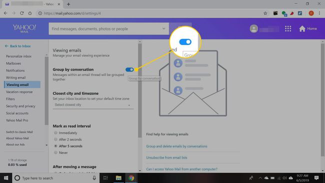 Yahoo Mail visualizando configurações de e-mail com Grupo por conversa destacado