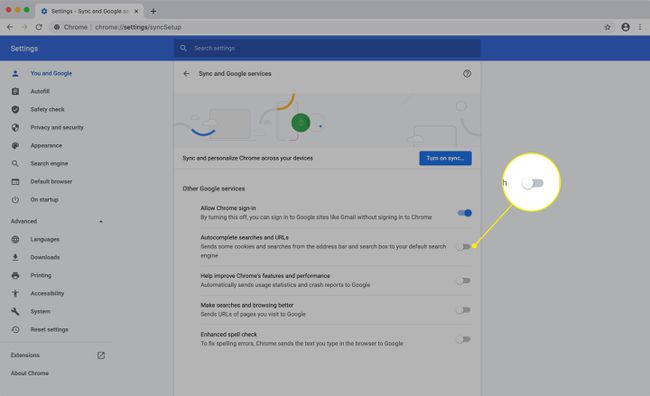 El interruptor " Autocompletar búsquedas y URL" en la configuración de Chrome