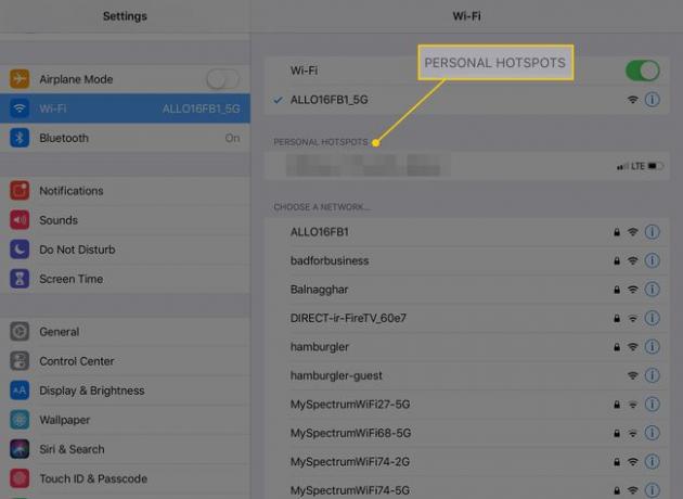パーソナルホットスポットが強調表示されたiPadのWi-Fi設定