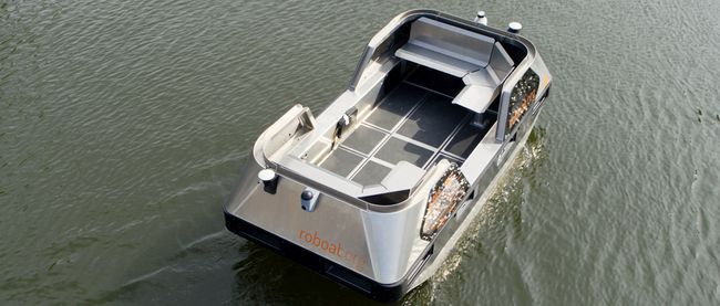 アムステルダムの運河を航行するMITのRoboat