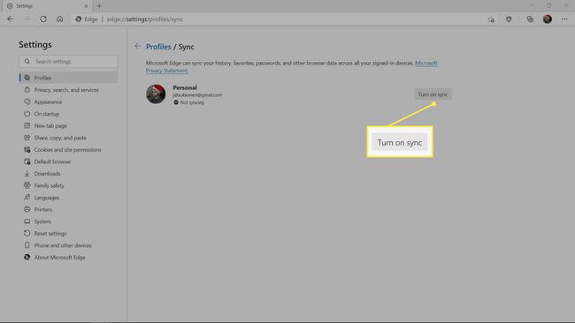Przycisk Włącz synchronizację w Ustawieniach w MS Edge.