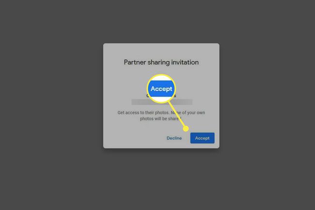 Aceptando la invitación para comenzar a compartir fotos en Google Fotos.
