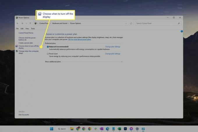 Velg når du vil slå av skjermen uthevet i Windows 11 strømalternativer 