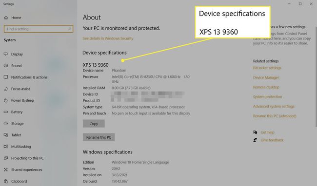 Om-skjerm på Dell XPS med modellnummer.