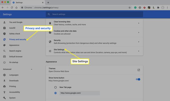 El panel de privacidad y seguridad de la configuración de Chrome con la configuración del sitio resaltada