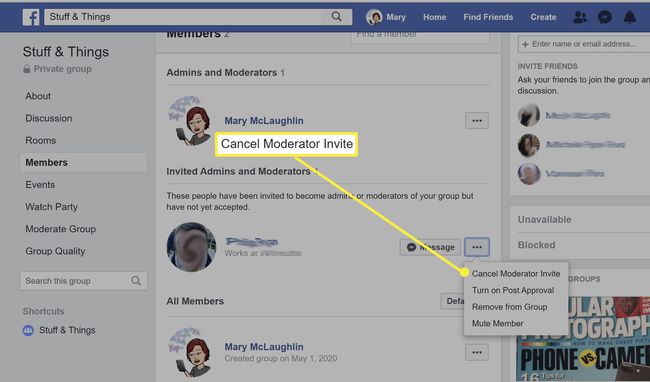 Membatalkan undangan moderator di halaman Facebook.