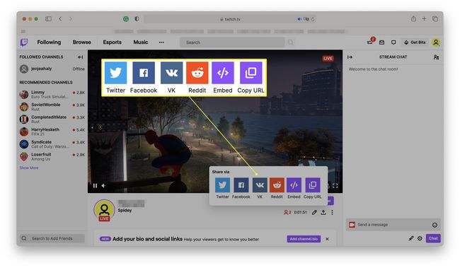 Twitch med en sändning som streamar och Dela via sociala medier ikoner markerade