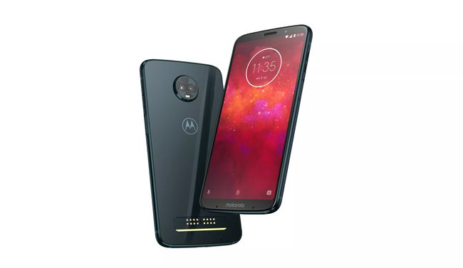 Smartphone Moto Z3 din față și din spate.