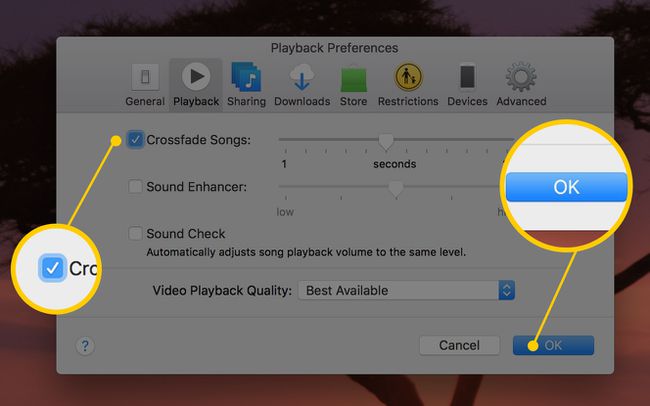 Képernyőkép a Lejátszási beállítások ablakról az iTunes for Mac alkalmazásban, kiemelve a Crossfade Songs jelölőnégyzetet és az OK gombot