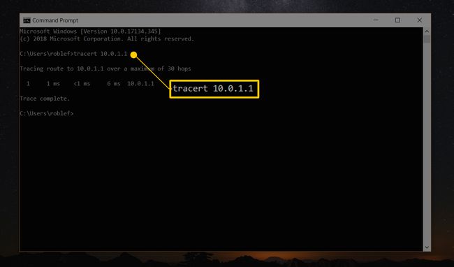 comando tracert 10.0.1.1 en el símbolo del sistema de Windows