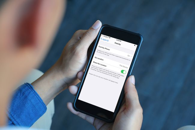 Moški izklopi Find My iPhone.