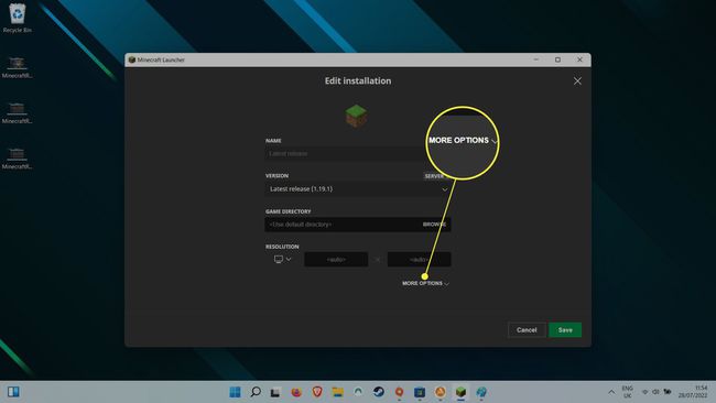 Åpne de mer avanserte alternativene på en Minecraft-installasjon med Flere alternativer uthevet