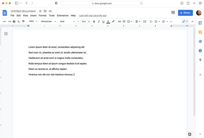 Um Google Doc com várias frases, cada uma em sua própria linha