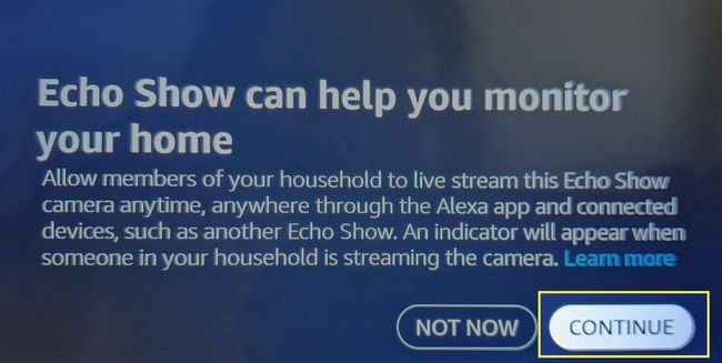 CONTINUAR resaltado en el proceso de configuración de Echo Show Home Monitoring.
