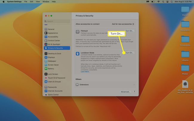 macOS 개인 정보 및 보안의 잠금 모드 섹션에서 강조 표시된 켜기를 켭니다.