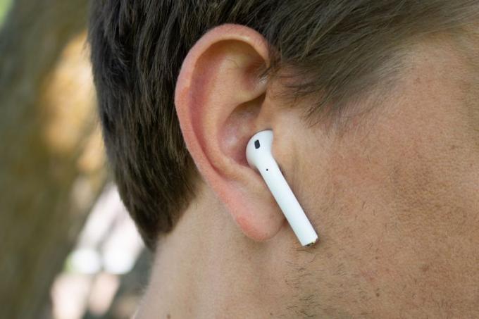 Apple AirPods (2019)