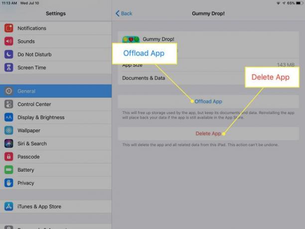 لقطة شاشة لتطبيق في مساحة تخزين iPad مع تمييز خيارات تطبيق Offload و Delete App