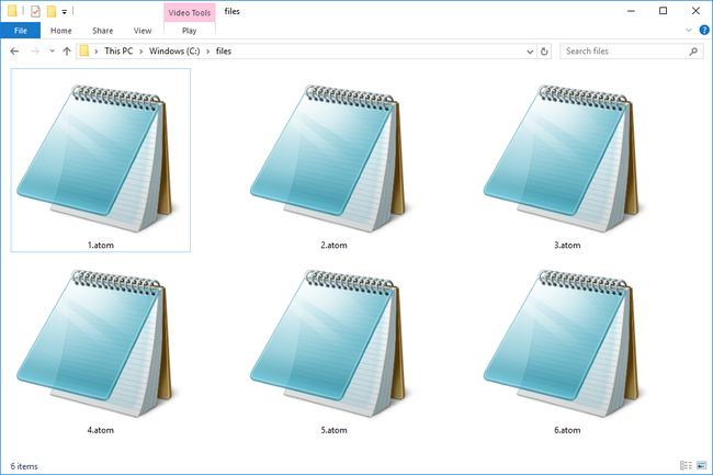 Captura de tela de vários arquivos ATOM no Windows 10 que abrem com o Bloco de Notas