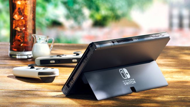 스탠드가 있는 Nintendo Switch OLED 모델