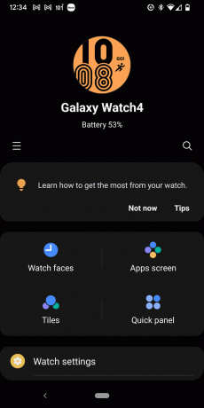 Galaxy Watch ir savienots ar tālruni Galaxy Wearable lietotnē.