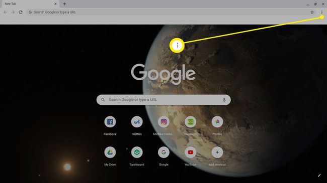 เปิด Google Chrome แล้วเลือกจุดสามจุดที่มุมบนขวา